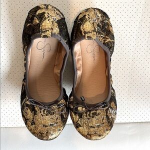 Jessica Simpson Gold/ Black Brocade Fabric Ballet Flats with Ornate Design, 8M